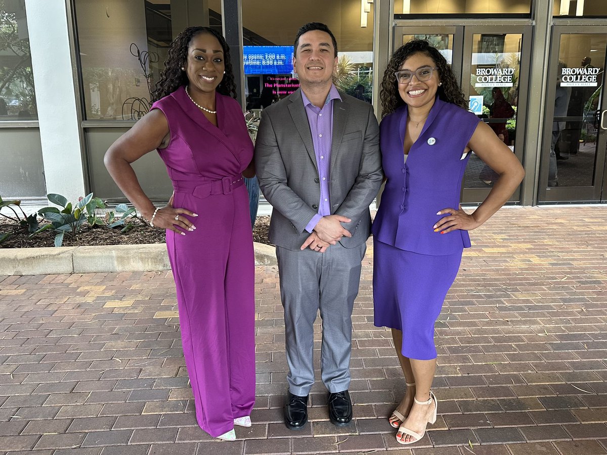 PrincipalLLopez's tweet photo. A new school year. A new chapter. 📖
The next chapter begins with us. This year, our call to action is simple: Be Your BEST—⭐️ Believe. 🪴Embrace Growth. 🏆Strive for Excellence. 🧭Take Ownership. We can't wait to write this chapter together! 💛
#BeYourBEST #EveryDayInEveryWay https://t.co/d4Fbyrdg9C