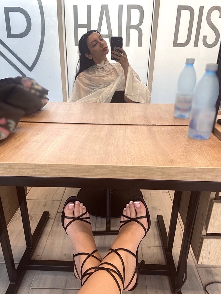 Diablesse_Elora's tweet photo. Bêtas couilles molles : Remboursez mon rendez-vous chez le coiffeur, 180 $.

#findom #feets #pieds #domina #moneyslave #soumis #moneymiss #feetfetish https://t.co/CtU5JRAJBA