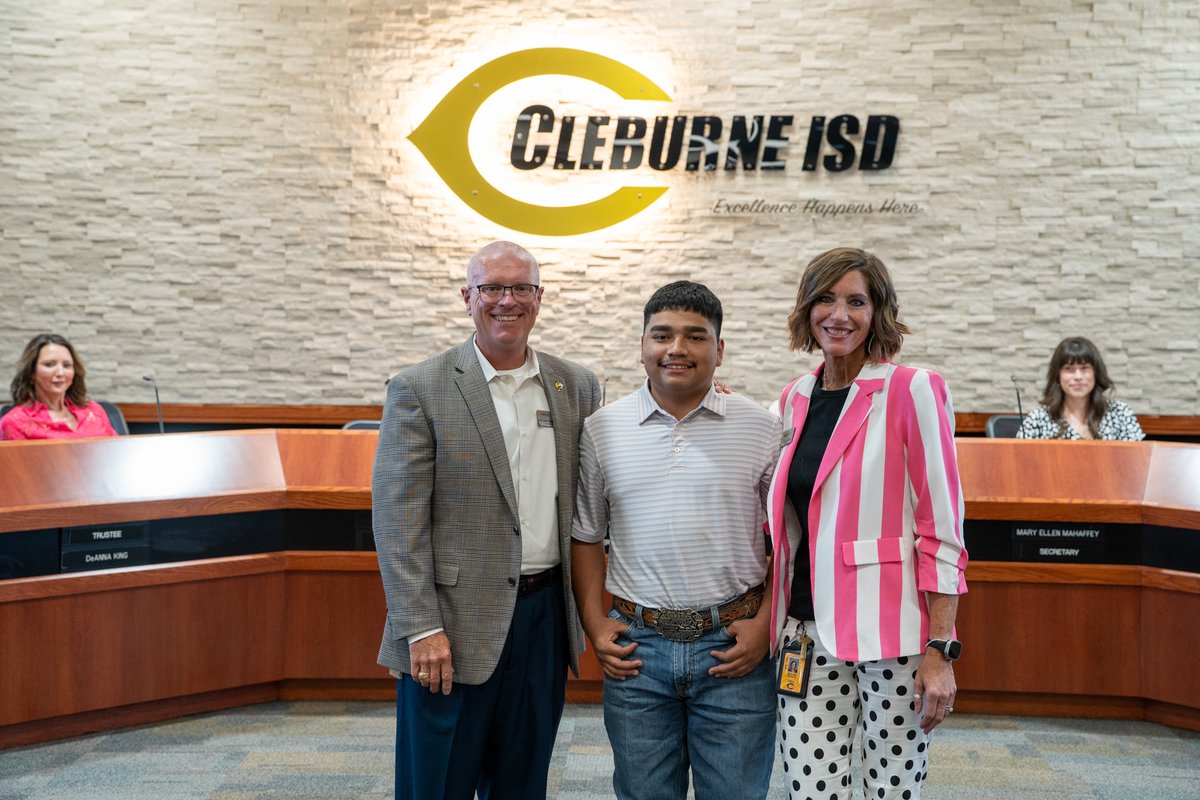 CleburneISD's tweet photo. This month’s School Board Campus Spotlight featured TEAM School. Through its mission of helping at-risk students become Transformed, Empowered, and Accountable, TEAM is equipping students with the mindset to overcome challenges and succeed. #GreatnessEverywhereCleburneISD https://t.co/t6PQj0psSu