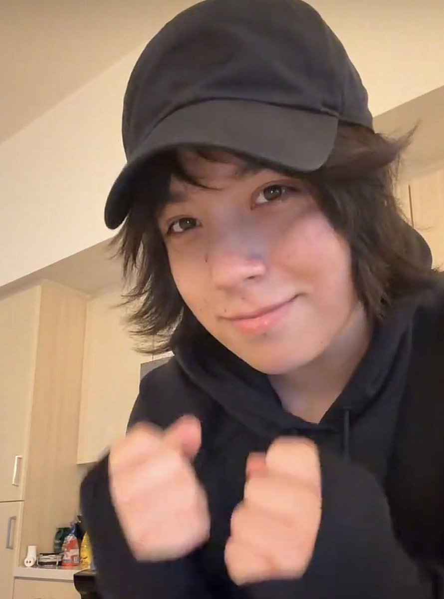kwakitee's tweet photo. his natural aegyo is so refreshing https://t.co/nqAnrkJ6A1