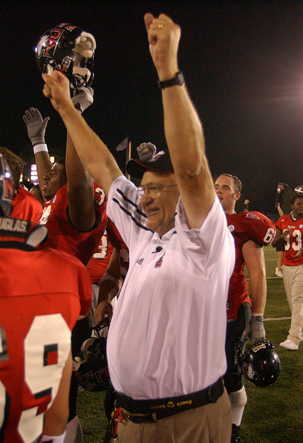 robharley34's tweet photo. Coach Joe Novak didn't just build a winning football program at NIU - he built men of character, set a new standard of excellence &amp; forever changed the trajectory of Huskie football. Praying for the Novak family.

Rest in peace, Coach Novak. Your legacy will never be forgotten. https://t.co/YXJQnu1K96