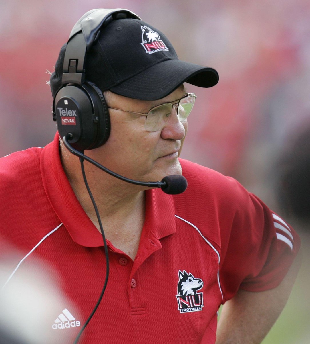 robharley34's tweet photo. Coach Joe Novak didn't just build a winning football program at NIU - he built men of character, set a new standard of excellence &amp; forever changed the trajectory of Huskie football. Praying for the Novak family.

Rest in peace, Coach Novak. Your legacy will never be forgotten. https://t.co/YXJQnu1K96