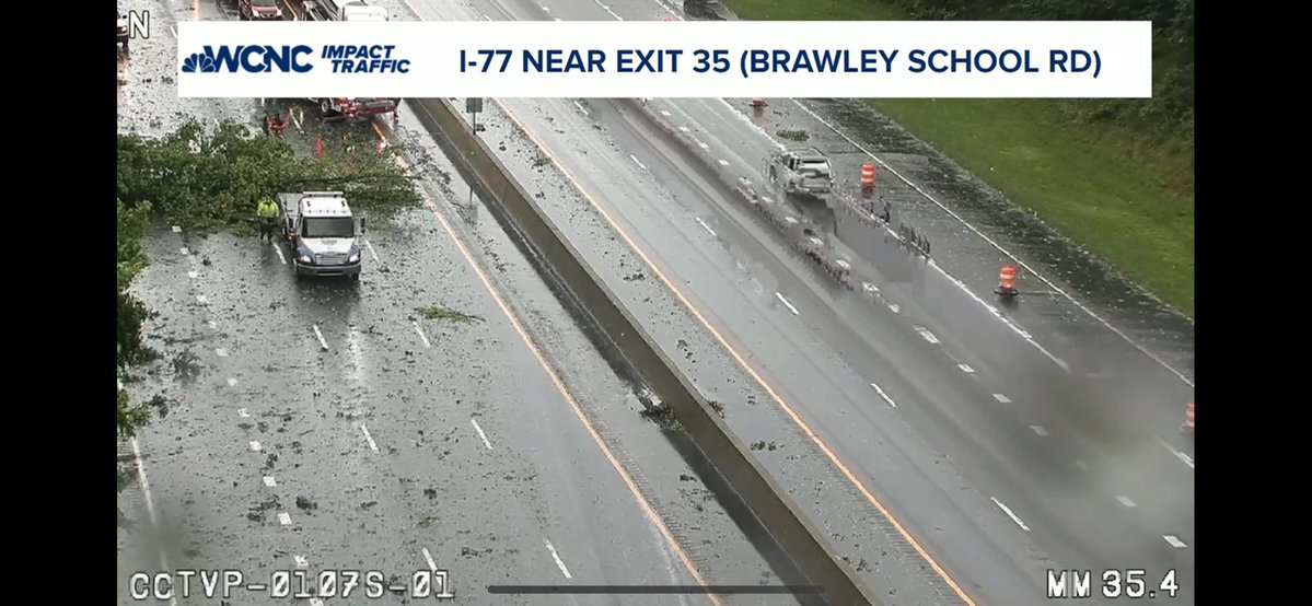 TuffyTime26's tweet photo. @SCweather_wx Down Burst in Mooresville on 77 https://t.co/RP1LMOv3cn