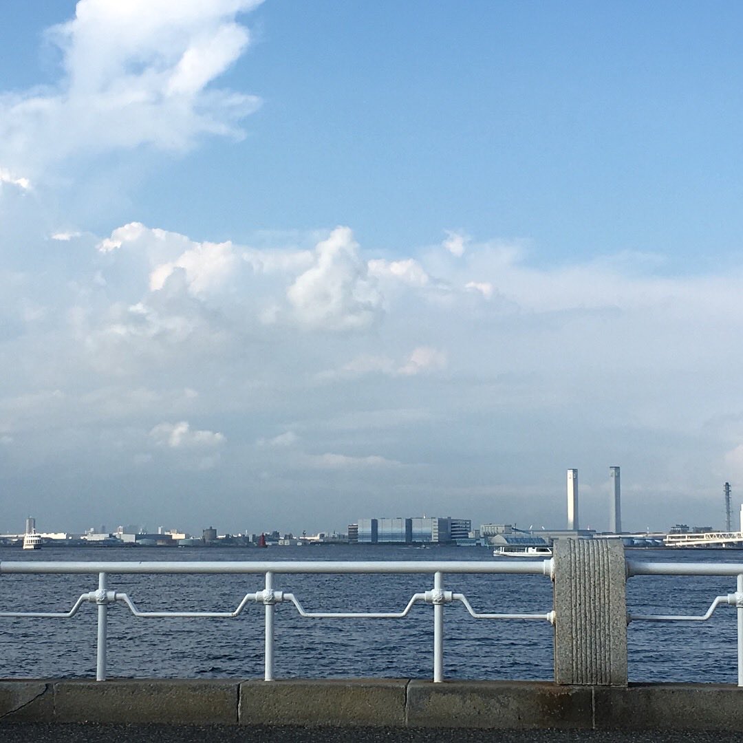 mio_reads's tweet photo. 仕事のタスク管理の極意！
1️⃣朝一に今日のやることをすべて書き出す
2️⃣5分で終わる仕事はすぐ片付ける
3️⃣優先順位は「期限」と「影響度」で決める

頭の中だけで覚えていると、それだけで脳がパンクしちゃう💦まずは「紙とペン」でもいいので、すべて可視化することから
#在宅ワーク
#タスク管理 https://t.co/Cs6GxjPmC1
