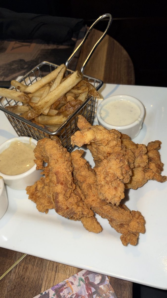 MDollasssssss's tweet photo. YARD HOUSE HAS THE BEST HAPPY HOUR !!! 🔥 https://t.co/aGNqqCEAUo