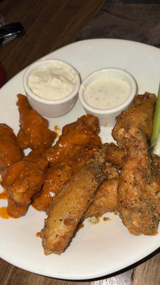 MDollasssssss's tweet photo. YARD HOUSE HAS THE BEST HAPPY HOUR !!! 🔥 https://t.co/aGNqqCEAUo