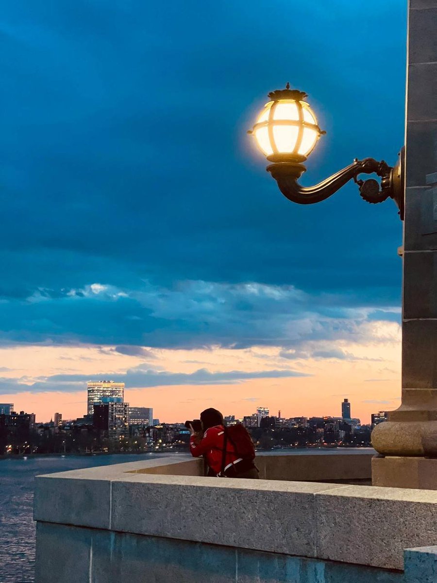 singh_aditya205's tweet photo. #USA 🇺🇸 #Boston #Evening  

Sunset by the Charles River is a peaceful and beautiful experience in Boston, where the golden evening light reflects across the water and creates a warm, relaxing atmosphere. The river views, city skyline, and gentle breeze make it a perfect place https://t.co/qkrDsZceyk
