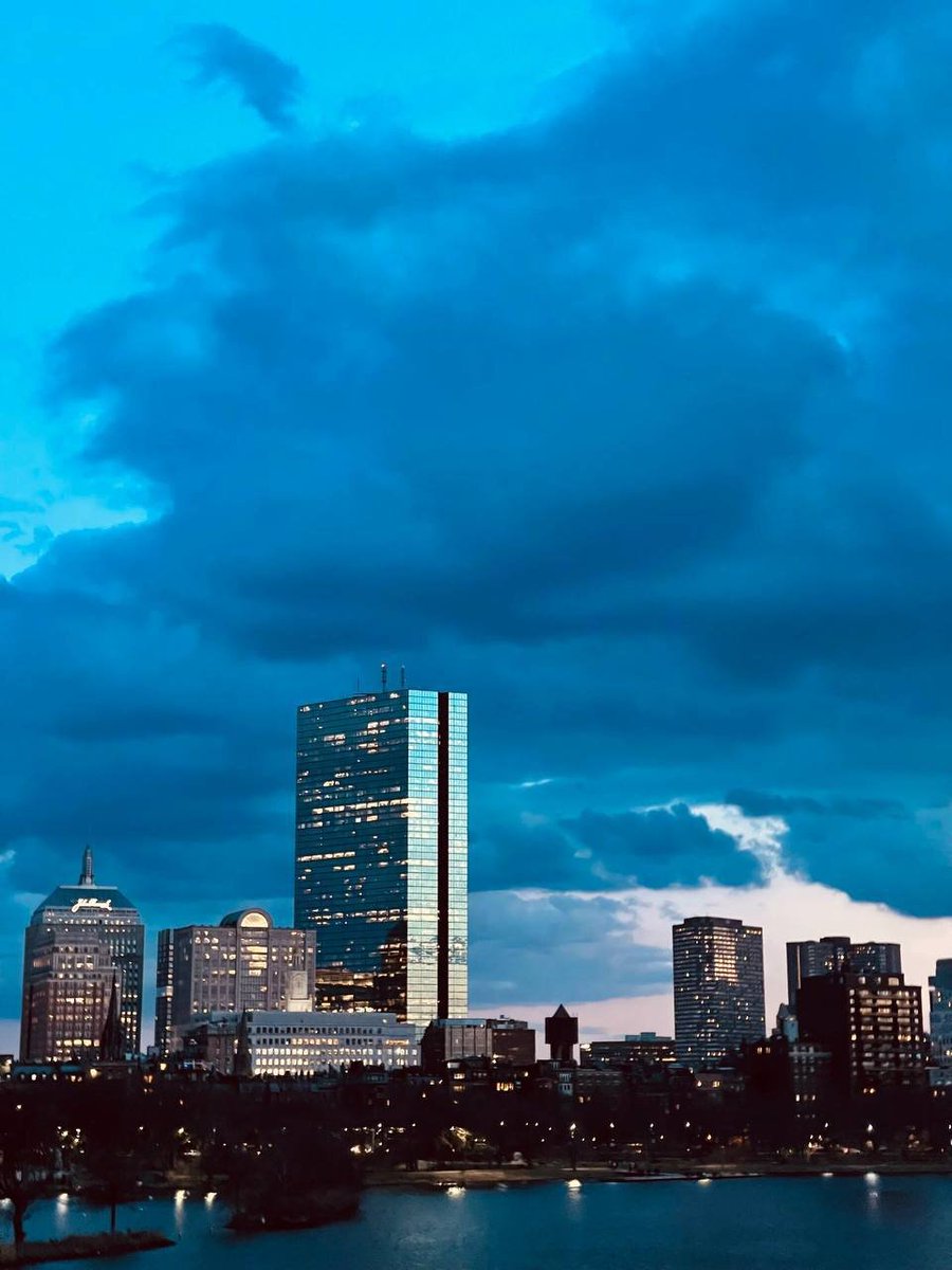 singh_aditya205's tweet photo. #USA 🇺🇸 #Boston #Evening  

Sunset by the Charles River is a peaceful and beautiful experience in Boston, where the golden evening light reflects across the water and creates a warm, relaxing atmosphere. The river views, city skyline, and gentle breeze make it a perfect place https://t.co/qkrDsZceyk