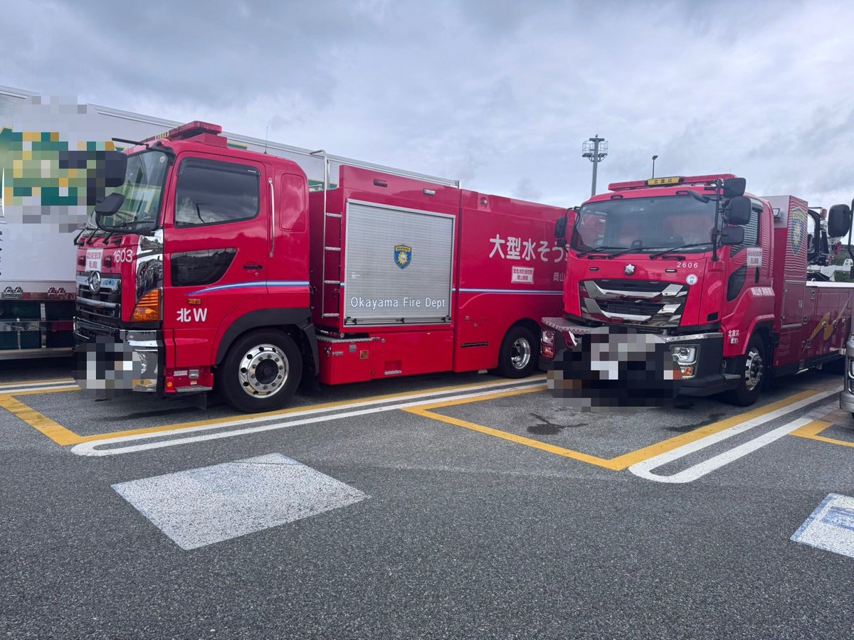 masahar98869689's tweet photo. 昨日の熊本の地震の為に岡山から消防車、救急車が多数出動されてます🚒🚑💨

この時間に古賀SAってことはおそらく深夜1〜2時には出発してることでしょう。
本当に頭が下がります🙇‍♂️

1人でも多くの被災者が救助されますように🙏 https://t.co/PJ1l8zWa3H