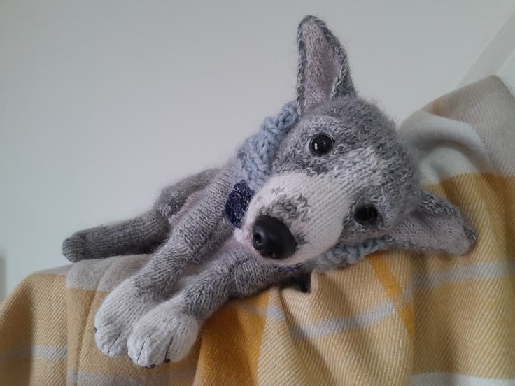 se7enyrs's tweet photo. these freaking knitted puppies... so cute https://t.co/HkxN0ieLhr