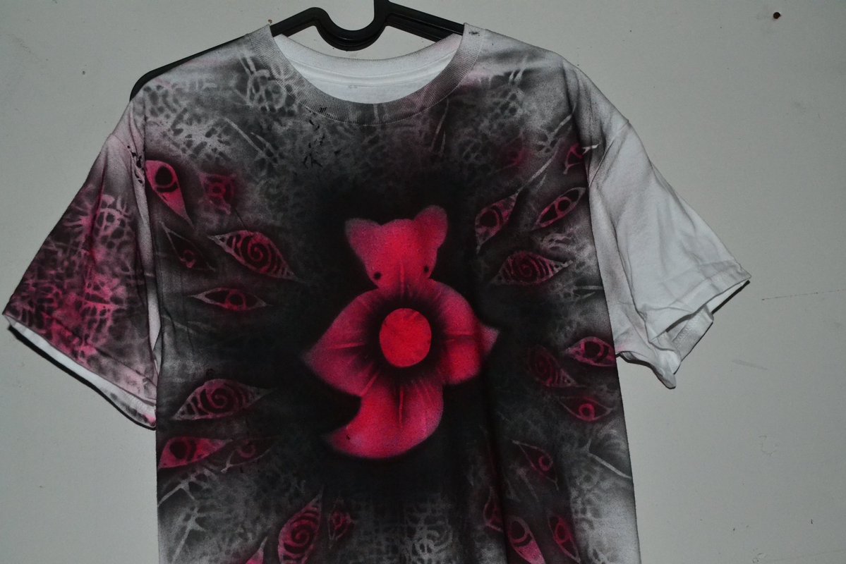 electrobiote's tweet photo. shirt i made earlier ^_^ sold<3 https://t.co/NhUIOh0gNM