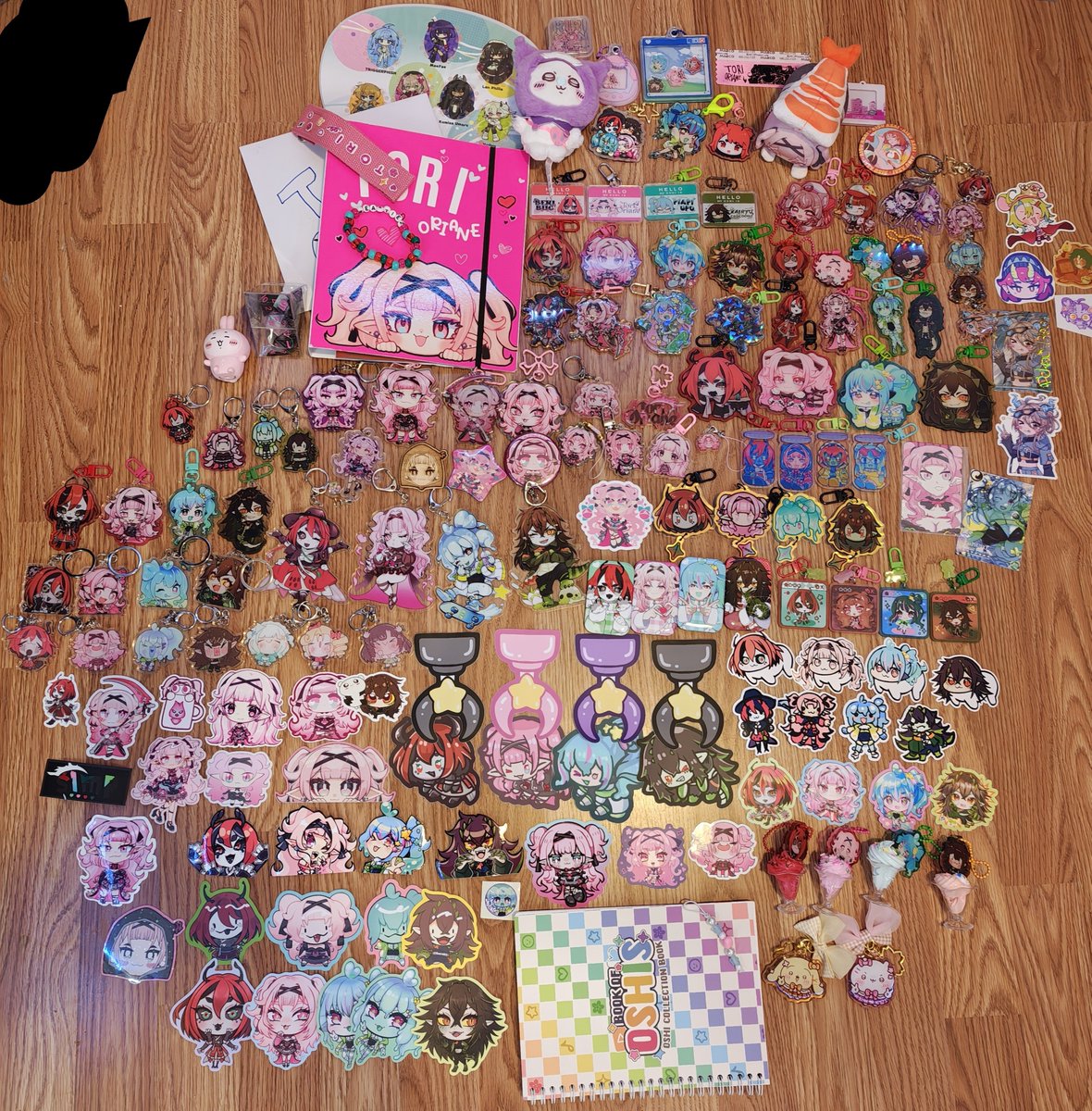 ToriOriane's tweet photo. ✨OFFKAI HAUL
wanted to say a big big big special thank you to the amazing artists at the offkai artist alley for including BEASTIEZ in your lineup.
It was an incredibly surreal and emotional experience seeing it in person and one that I'll never forget.
your work is beautiful.
artists are the backbone of this space and your hard work does not go unnoticed. 
thank you for drawing this lil ferryman and her friends🥹🩷🥀