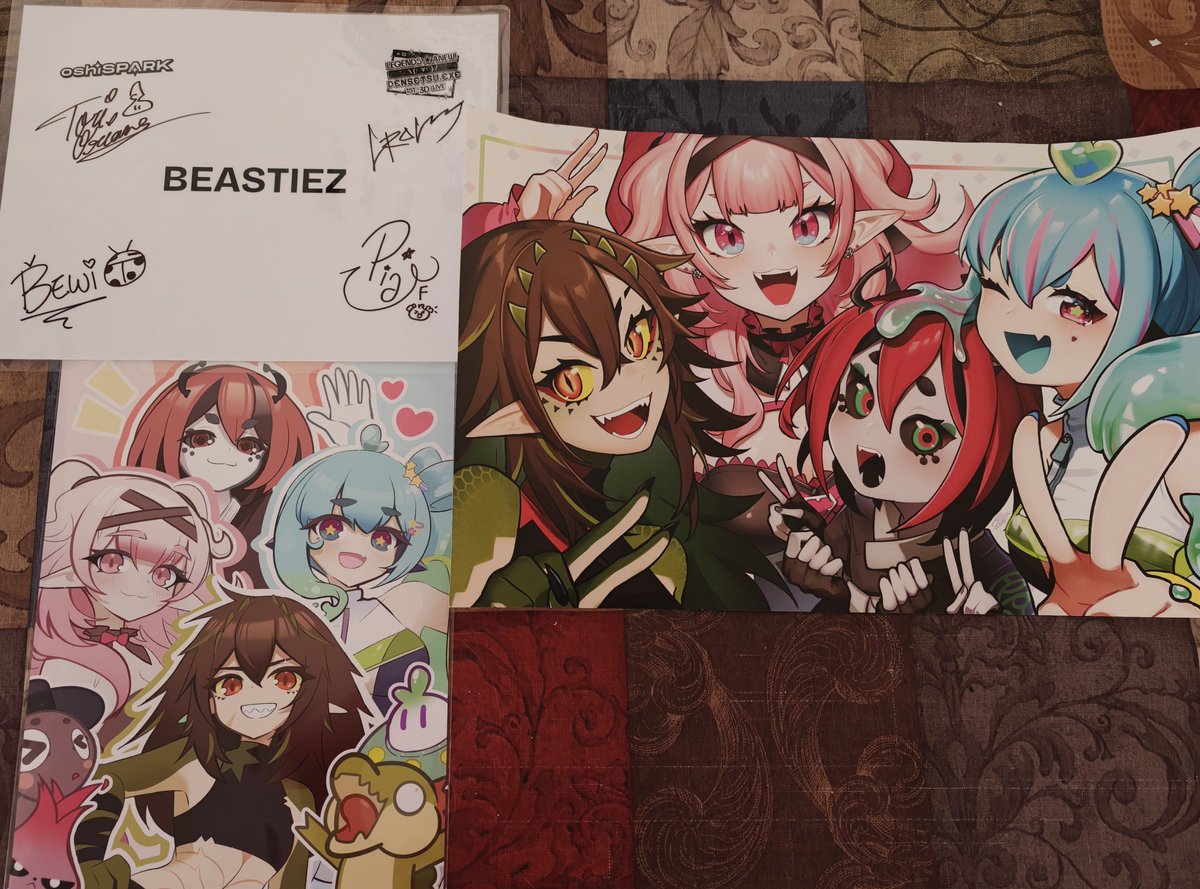 ToriOriane's tweet photo. ✨OFFKAI HAUL
wanted to say a big big big special thank you to the amazing artists at the offkai artist alley for including BEASTIEZ in your lineup.
It was an incredibly surreal and emotional experience seeing it in person and one that I'll never forget.
your work is beautiful.
artists are the backbone of this space and your hard work does not go unnoticed. 
thank you for drawing this lil ferryman and her friends🥹🩷🥀