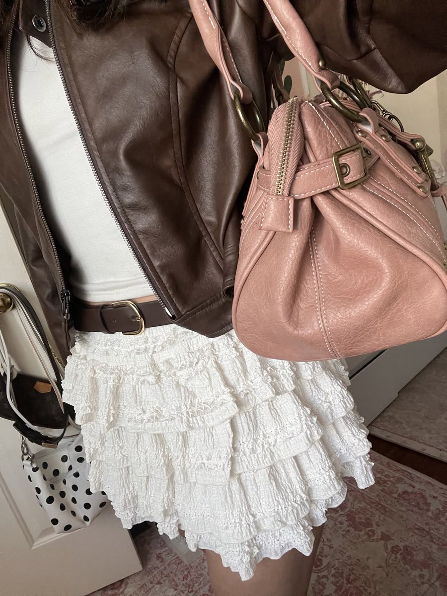 coolfunnygirl74's tweet photo. how does pinterest see me?

𑣲⋆ idol 
𑣲⋆ tattoo
𑣲⋆ nails
𑣲⋆ outfit https://t.co/e4AX3LQ1aP