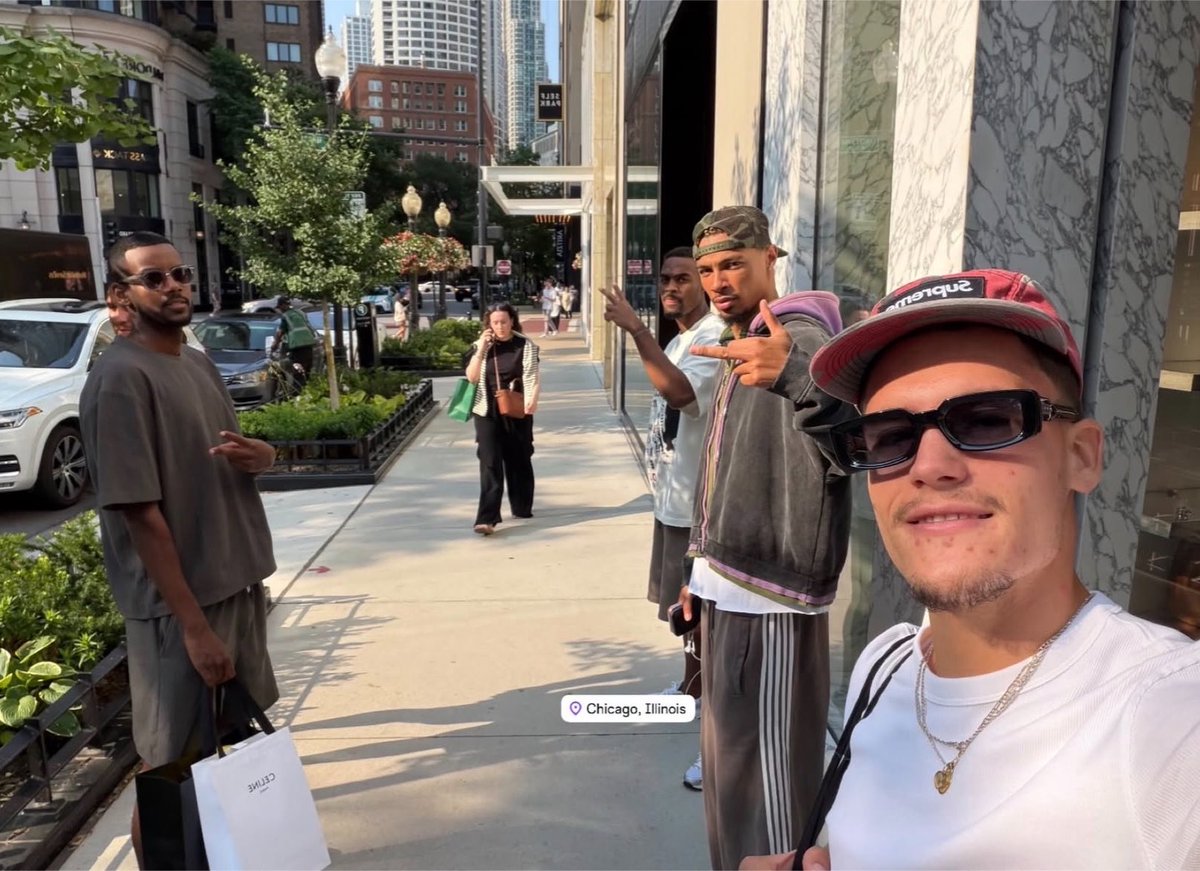 SamueILFC's tweet photo. Wirtz, Ekitike, Gravenberch and Isak hanging out in Chicago. 🔥 https://t.co/GkxuGKezyt