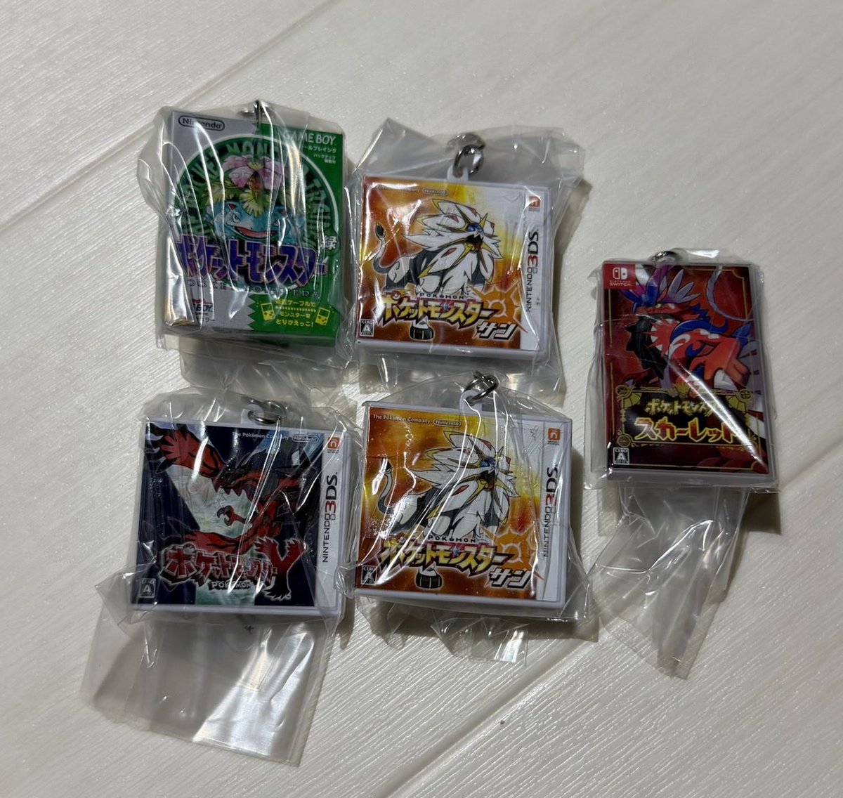 pi1O__'s tweet photo. 交換 
ポケモン ポケセン 30周年 パッケージ ＆ ゲームカード キーホルダーコレクショ カセット

譲：緑、サン、Y

求：サファイア
　　(ダイヤモンド)、パール
　　バイオレット

交換可能な方いらっしゃいましたらご連絡ください‼️
郵送もしくは大阪手渡し。 https://t.co/yiNmJQ6xgc