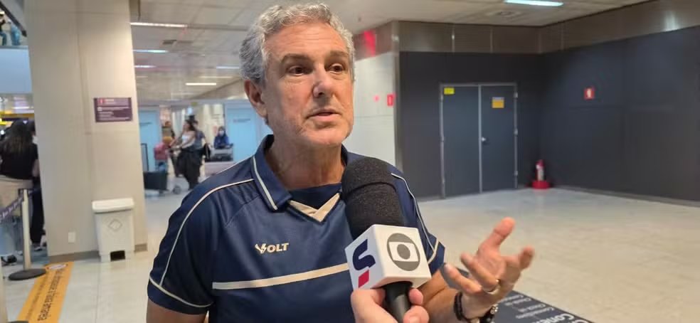 RAM10215's tweet photo. Zé Roberto sobre Gabi:

"Eu queria muito ter contato com a Gabi neste ano. Desde a primeira etapa, eu até tinha prometido que ela iria jogar, mas acabou que ela não conseguiu participar. E depois tivemos que ter mais cuidado com o físico dela. Ela está começando a fazer a hipertrofia, daqui a duas semanas, ela vai estar saltando, tomara Deus. E a gente pretende contar com ela para o Sul-Americano."

"Se depender de mim, é uma garantia. Mas vai depender de como ela vai reagir. Tudo indica que está caminhando bem esse processo. Ela já se apresenta agora com o time no dia 4. E vai dar tudo certo, se Deus quiser."

🗞️ @geglobo | Marcel Merguizo