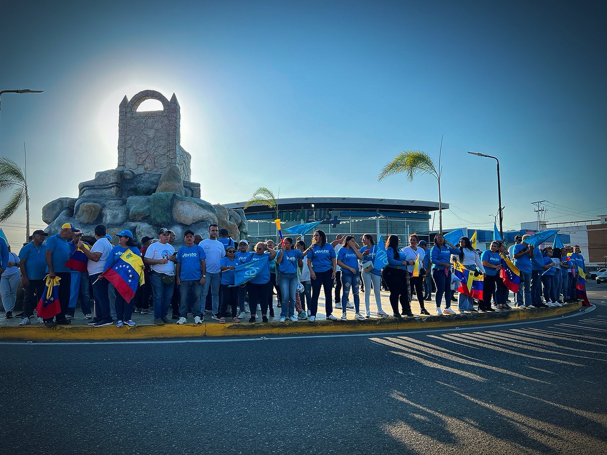 VenteSFCO's tweet photo. ¡La Venezuela que soñamos la levantaremos con nuestras propias manos! 🇻🇪

El #28J demostramos coraje y un amor profundo por el país. Junto a nuestra líder @MariaCorinaYa y el pdte. electo @EdmundoGU, recordamos una hazaña inolvidable. 💪🏼

#ConNuestrasPropiasManos
#HastaElFinal https://t.co/sKsGBNZpWv