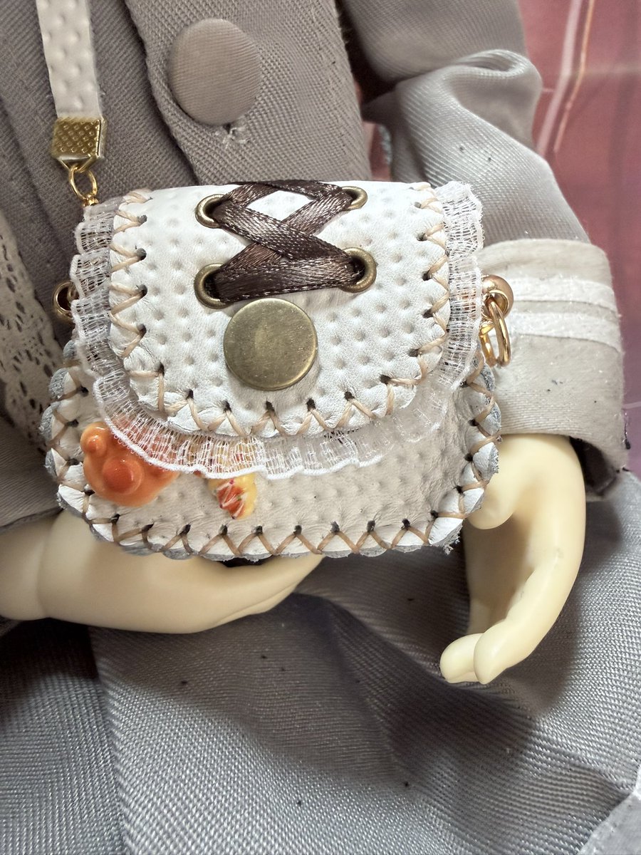 dollbeginner's tweet photo. 地震が大変な事になっていますが、皆さん大丈夫でしょうか？災害って当初は気が張ってすることも沢山あって大丈夫でも、ふとした隙にずしんと心に来るものです。少しでも前を向ける様お祈りしております。 https://t.co/bKlF9r63VT
