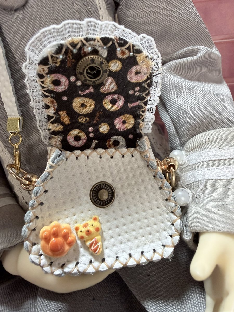 dollbeginner's tweet photo. 地震が大変な事になっていますが、皆さん大丈夫でしょうか？災害って当初は気が張ってすることも沢山あって大丈夫でも、ふとした隙にずしんと心に来るものです。少しでも前を向ける様お祈りしております。 https://t.co/bKlF9r63VT