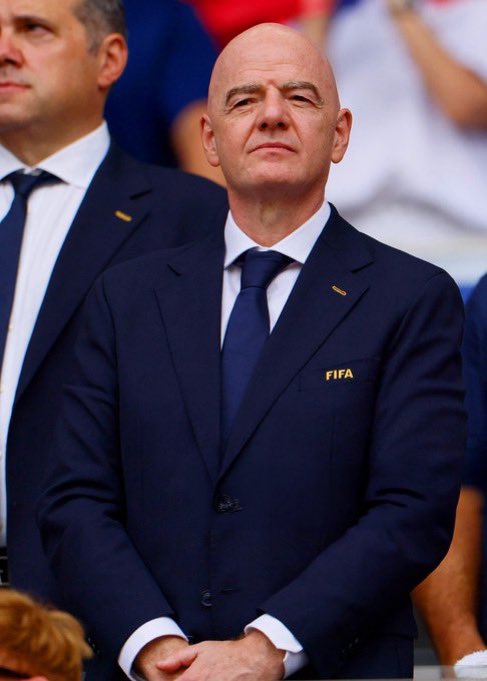 PolymarketSport's tweet photo. 🚨FIFA have received a community note on their recent post saying the football development funding is a “smokescreen” 

Gianni Infantino has been heavily scrutinized over his plan to sell part of FIFA’s commercial operations to private investors https://t.co/bQsE7bozbH