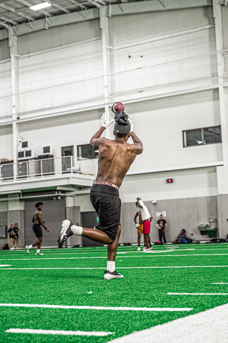 ElijahChil42290's tweet photo. After moving to Chicago to handle family issues my recruitment is back open and i will be attending John Horn High School #GoJaguars https://t.co/QhKHVRFgV0