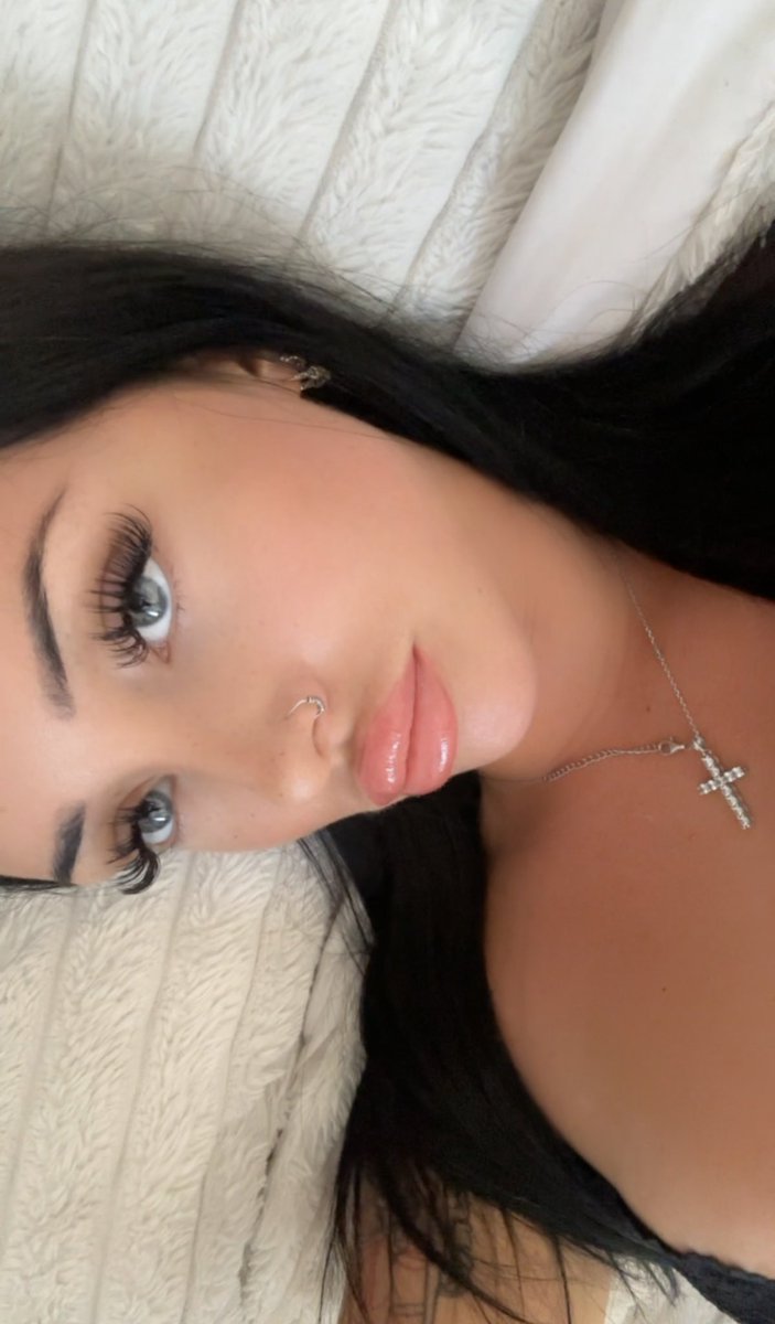 Goddessbella21x's tweet photo. Watch me effortlessly drain your hard earned cash in yet another shopping spree tomorrow 💅🏼 https://t.co/BG2F2IfsbT