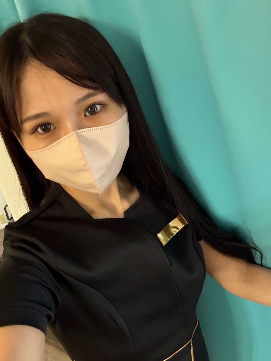 est_salon1's tweet photo. 目に光が入ってていい感じの写真 https://t.co/NsWa4HGKaG