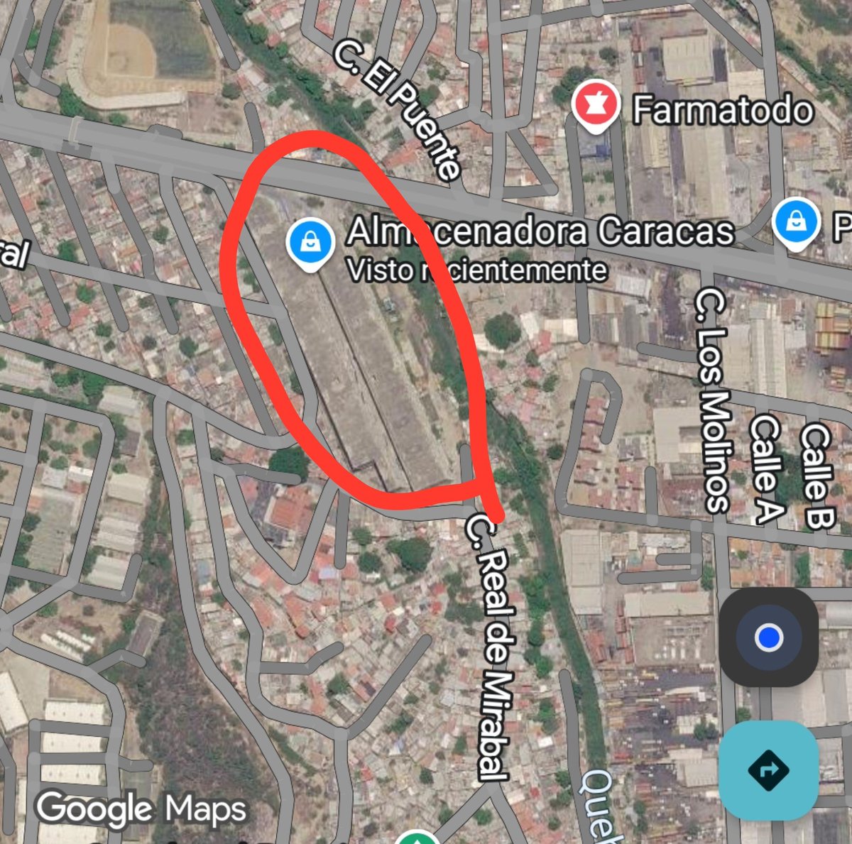 Arr3ch0's tweet photo. Me informan desde adentro de lo que era la Almacenadora Caracas en Catia La Mar, que el lugar está lleno de la ayuda humanitaria recibida recientemente para los afectados por el terremoto pero que los militares sacan poco o nada de allí.

Me informa un soldado raso indignado, que ahora están solo militares, y que el lugar, que es gigantesco,  está lleno de carpas, camas, colchonetas,  comida y todo tipo de cosas para ayudar en esta contingencia.

Me dice que están hasta pintando unas carpas para que parezcan que están siendo donadas por el régimen.

Ésta es la dirección por si quieren llegarse:
🔗https://t.co/8c8ZyaOHGn