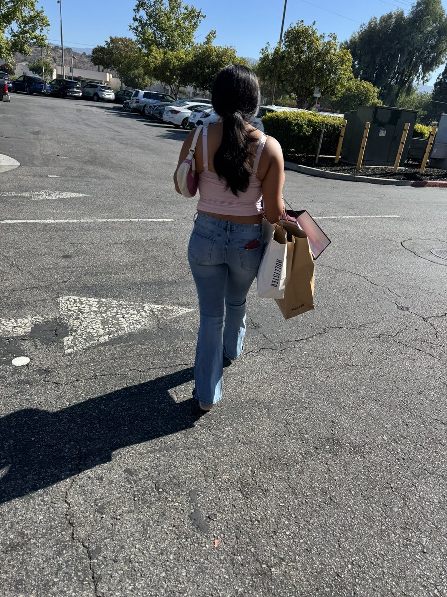 ccarrillo1983's tweet photo. Last year of School Shopping  #bittersweet  #senioryear https://t.co/uRqatvYSWC