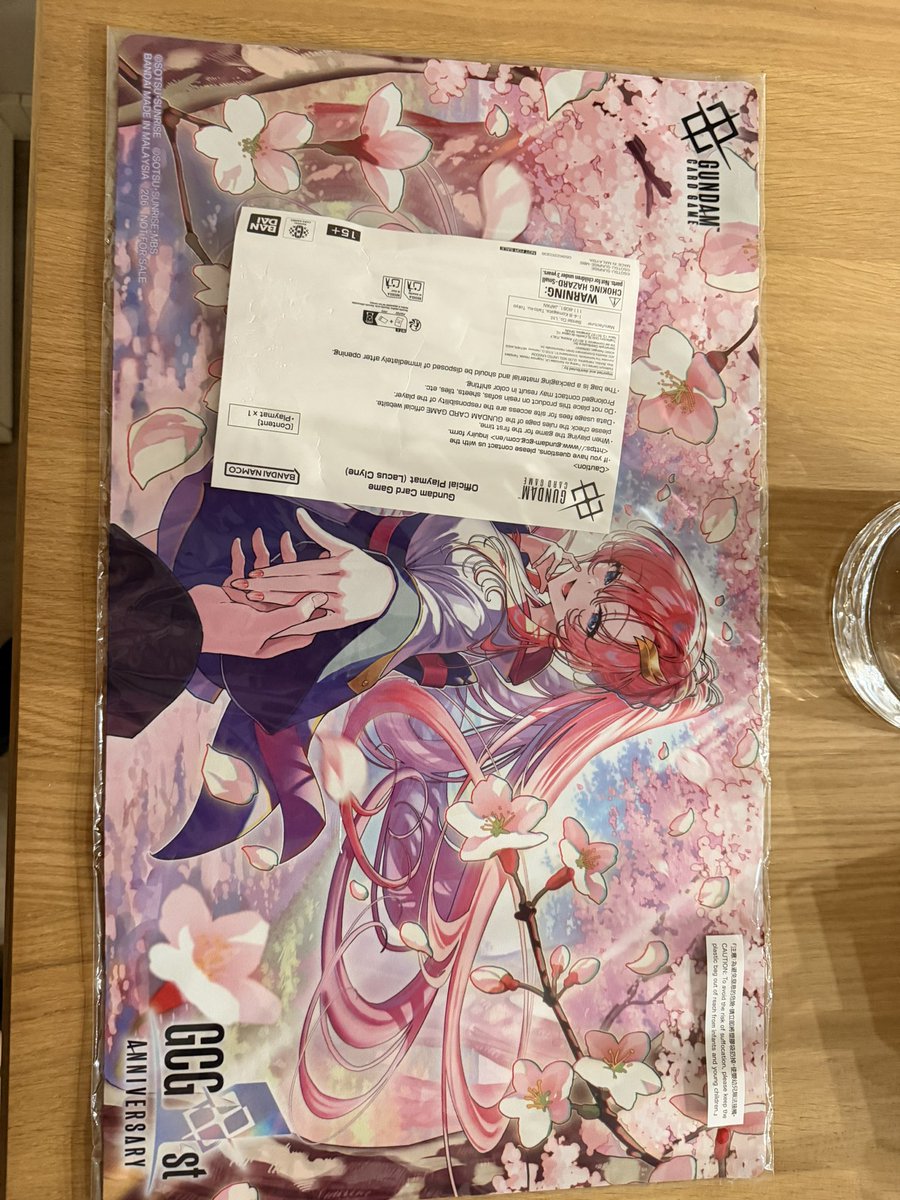 Karunetsu's tweet photo. Hoy paso cierta cosita en la presentación de gundam.
Me lleve el tapete bonito. https://t.co/nOQacXWsyI