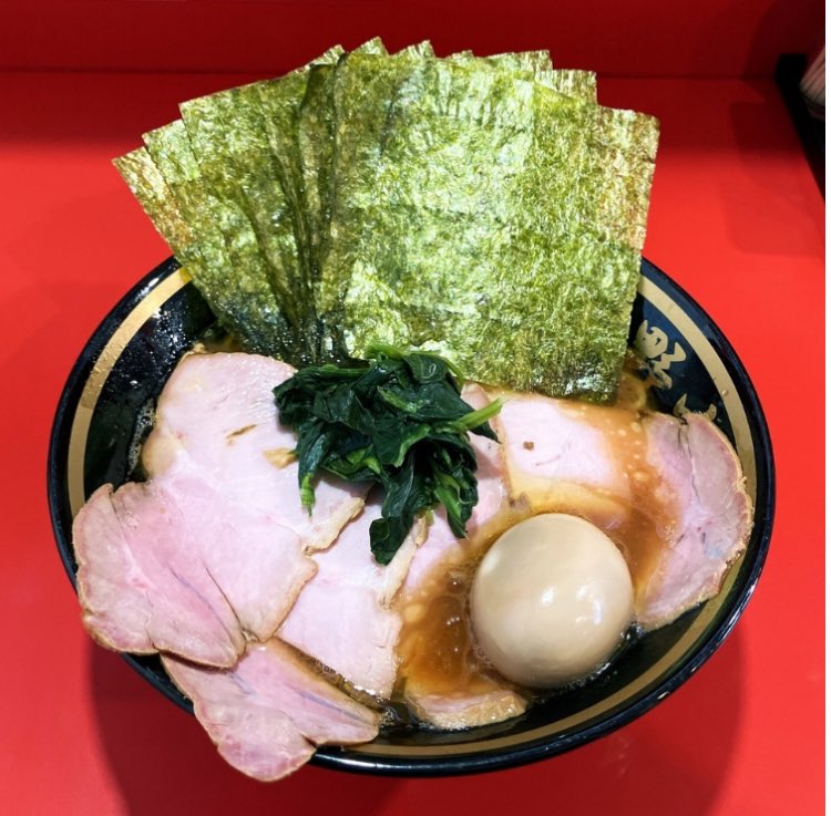 17Nonakaya's tweet photo. 十七代目野中家(八王子店)です

今日も暑さに負けず元気に営業します😎

日曜〜木曜は25:00(翌1:00)までの
通し営業です‼️

八王子にお越しの際は
ぜひお立ち寄り下さい🍜

濃厚な家系ラーメンを食べるなら野中家へ🍜

本日も皆様のご来店をお待ちしております🙇

#十七代目野中家
#家系ラーメン https://t.co/wTTFvaoGkf