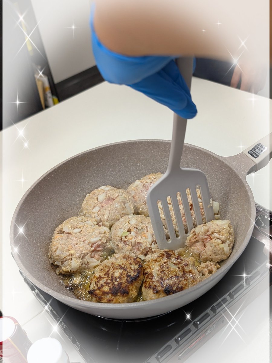 imp_sprt's tweet photo. 【7/28(火) 2コマ目 クッキングプログラム🍴】

毎月恒例のクッキングプログラム🍴
今回はハンバーグ作りに挑戦いたしました！！
馴染みのあるレシピだと思っていましたが、意外と苦戦😱💦
時間もオーバーしてしまい大変でしたが、出来上がったハンバーグは絶品😆でした✨️

#就労移行支援B型 https://t.co/2s45VWpDuB