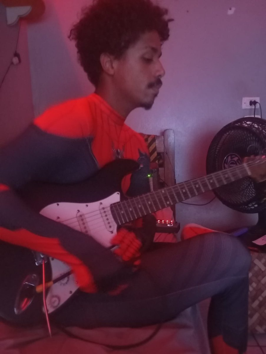 g0thsiren's tweet photo. eu tô mt empolgada pra ver spiderman mas tem uma parte de mim q tá muito triste, pq era pra eu estar indo ver esse filme amanhã com Ale. Ele comprou o uniforme, eu já tinha, e era pra gente ir combinando
Amanhã eu vou com a roupa dele e com ele no coração https://t.co/dEjTQ0edx1