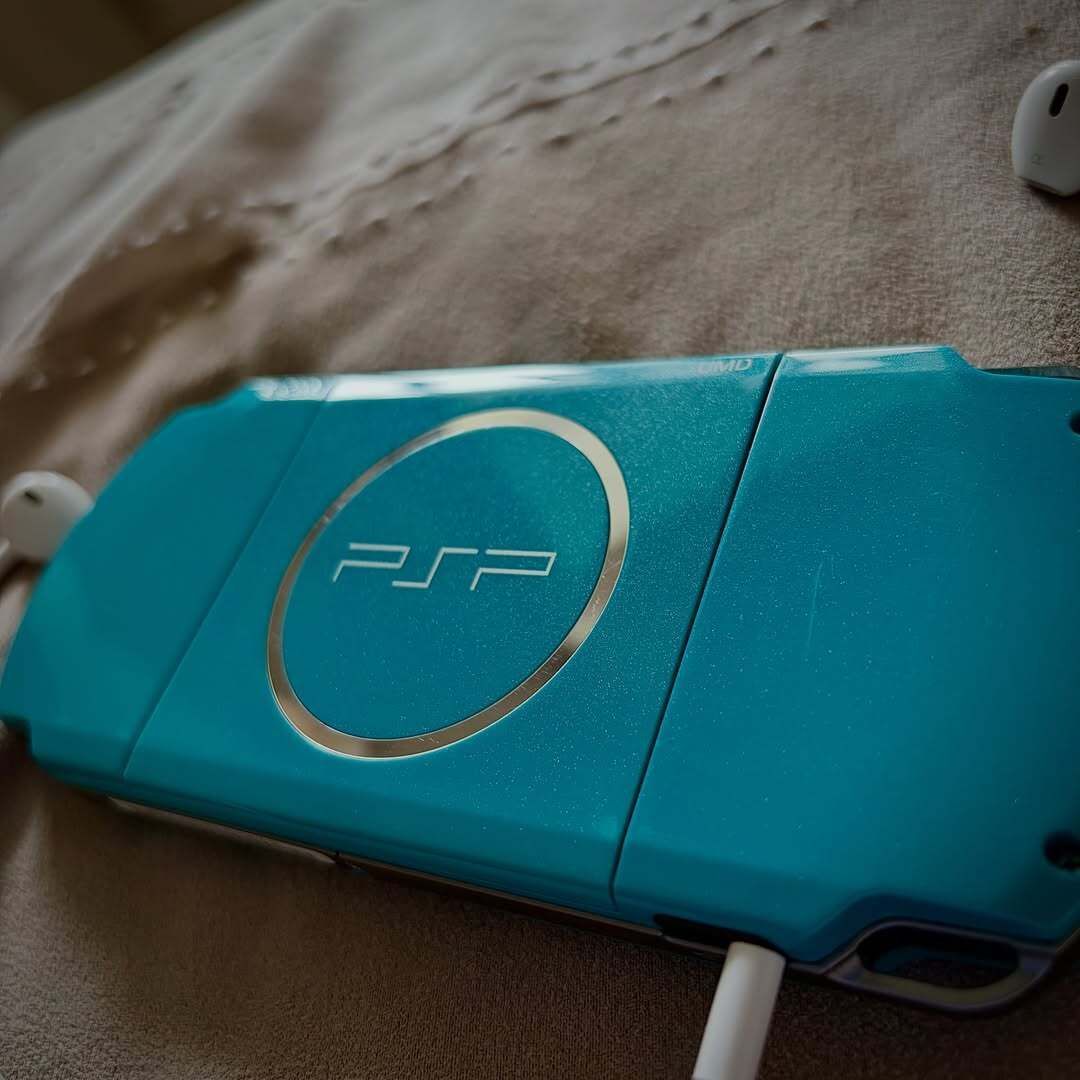 old_memory's tweet photo. PSP 3008 Turquоisе Grееn https://t.co/2lVNCMaeSW
