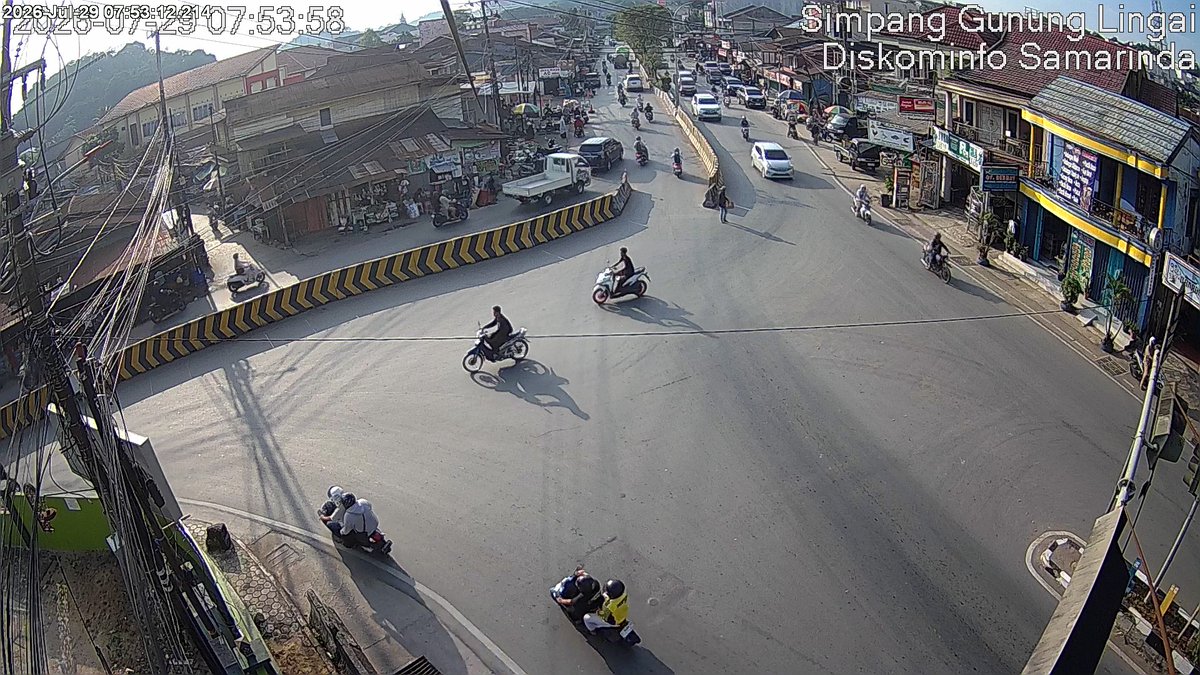 atcs_samarinda's tweet photo. 07.55 Simpang Gunung Lingai & simpang Alaya : Antrian kendaraan normal, situasi arus lalu lintas lancar. #MinYn https://t.co/yRMEp1RHiN
