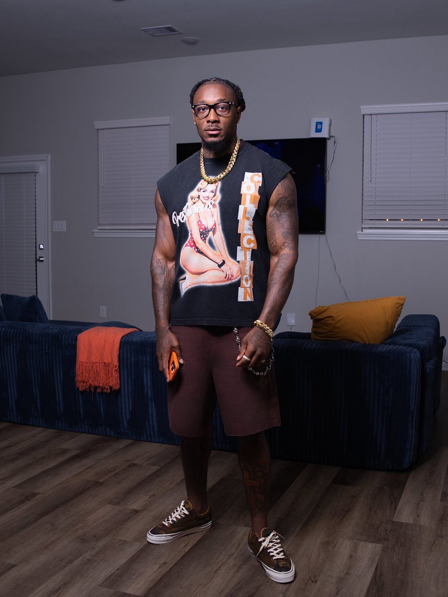 JCope1era's tweet photo. How high you can go I say “I’m chosen ain’t got no ceiling” 🦥 https://t.co/vtPcYVhVz1
