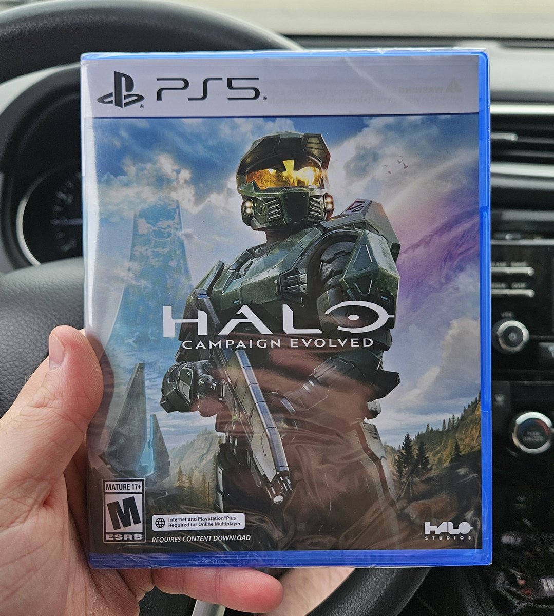 MetroidFREAK21's tweet photo. Idk how it happened, but someone traded in Halo already. Snagged it for $26 lol https://t.co/uSa4MZpXKH