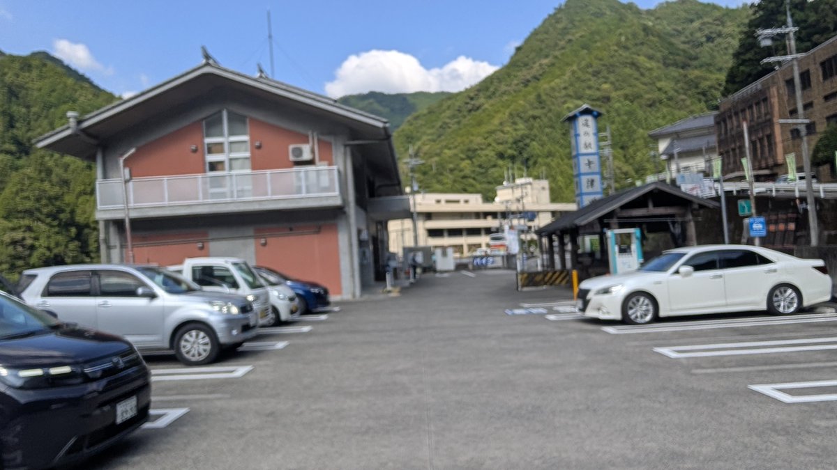 jcahiro's tweet photo. 本日の代車
明日はまたまた違う代車

道の駅 十津川で朝ごはん

カップヌードルとシエンタ時々足湯 https://t.co/Ul3S4IyF9y