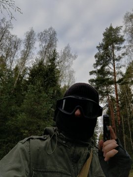 fripi124748's tweet photo. Помню как 2 года назад с другом гулял в лесу весной, мы потом прошли с дачи в лес, а там свернули на тропу вдоль ручья стекающего с холма, по пути был камень с нарисованной маркером рожицей, в самой низине и под конец было болото, и мы с другом пробрались через это, было же время https://t.co/A9HcmSUZfK