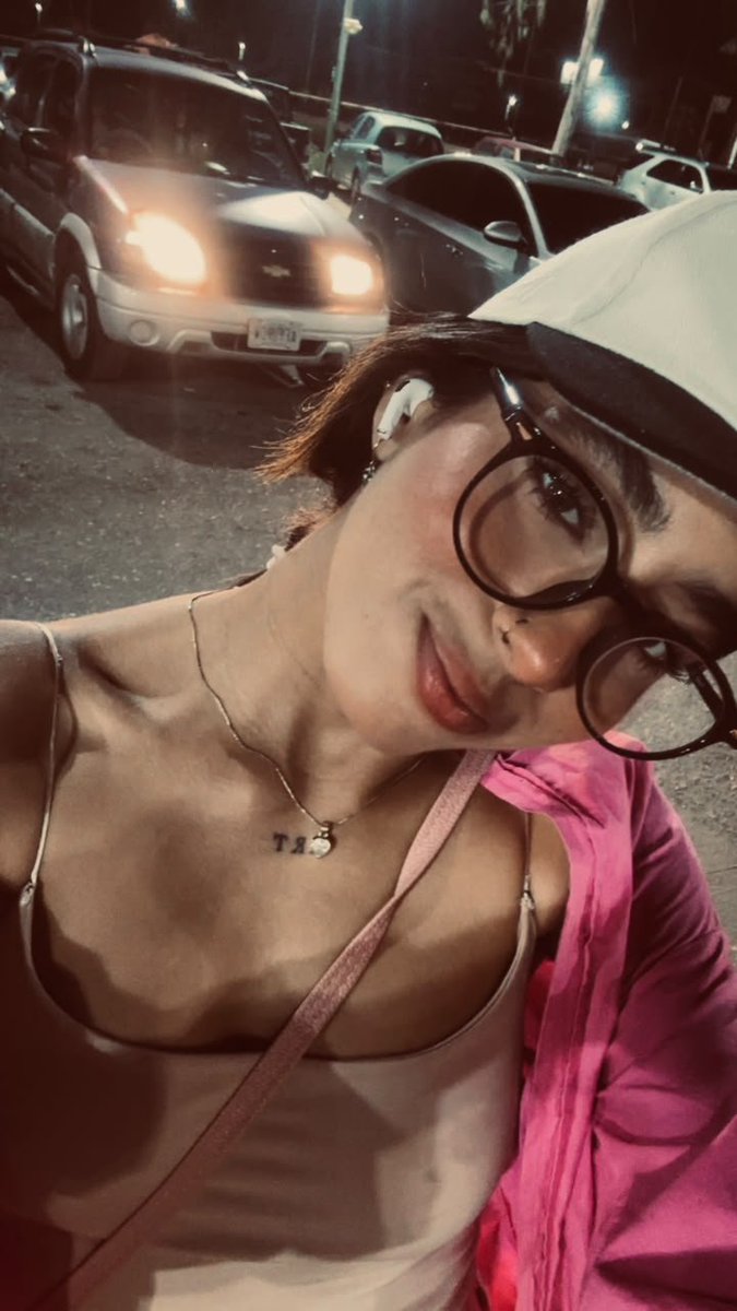 Mavvva02's tweet photo. I feel so pretty today, what do you think? https://t.co/nEI6u2eHeW