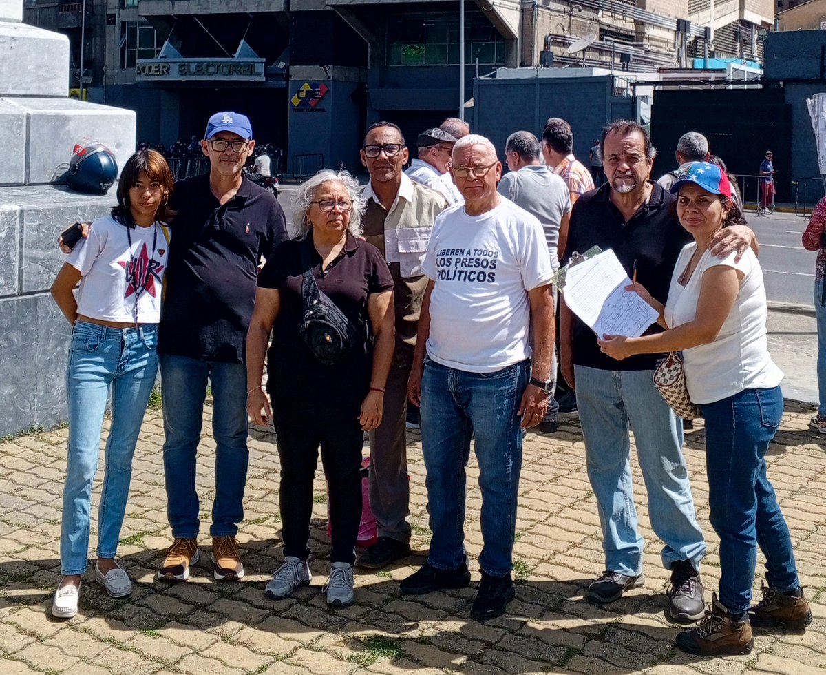 BR_RCARACAS's tweet photo. A dos años de aquel #28DeJulio en el que se vulneró la soberanía popular de Venezuela, llamamos a convertir esta fecha en lucha organizada para lograr la democracia, la justicia y el respeto a la voluntad del pueblo.
​@BR_RCARACAS, junto a otras organizaciones en la calle. https://t.co/kxtzuhvgAH