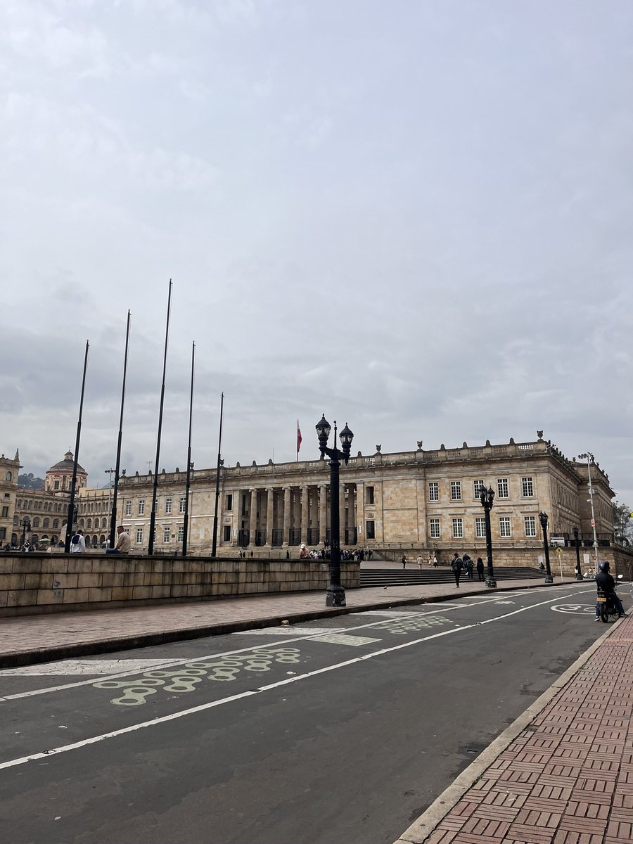 felipemontoyasz's tweet photo. Es que hay que tener mal gusto para preferir un auditorio que el Capitolio Nacional https://t.co/Hty7WorCu1