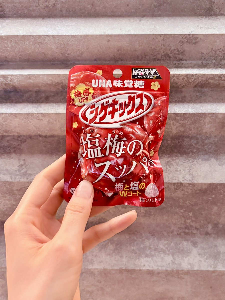 TansanMh's tweet photo. UHA味覚糖
シゲキックス 梅ソルト
げっと〜〜っ！

酸味の訓練受けてる人には刺激がもの足りないかもしれないけど
梅とお塩のええ塩梅がたまらんのよ〜
夏のお供です、ずっと売ってほしい🔴

#日本グミ協会
#グミ https://t.co/ibtleKES66