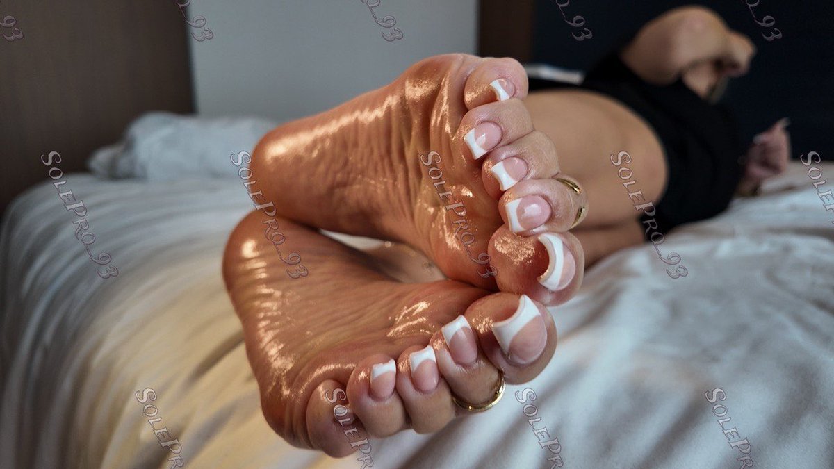 Mysplendidfeet's tweet photo. Nice work by @SolePro_93 
He captured those dangerous wrinkles on my soles 😈 https://t.co/gHwYpTMbL8