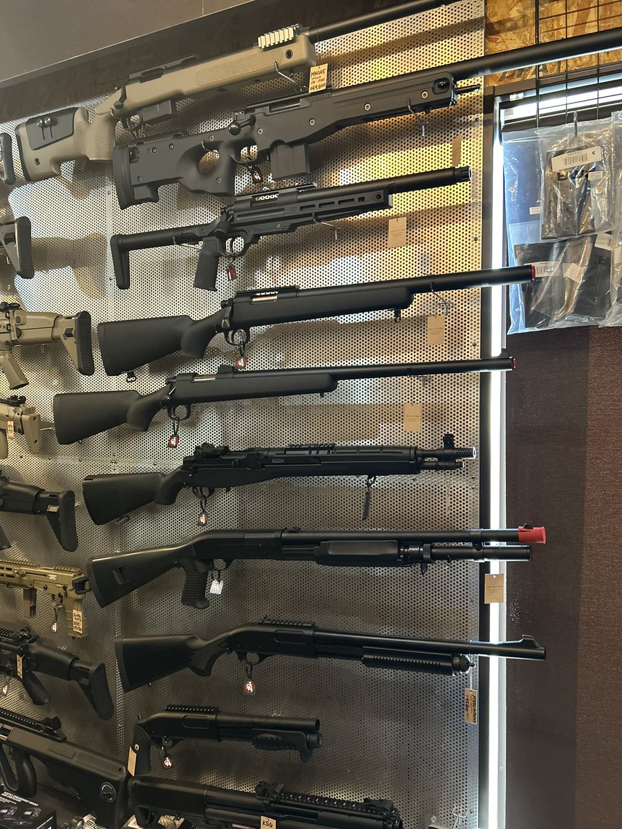 inugami0128's tweet photo. 入荷してすぐに嫁ぎ先が決まった
VSR-10 プロスナ&G-スペック✨️
そしてまたすぐに入荷してます!!😆
長物が並んでる様が良い感じ✨️
エアーコッキングでパワーソース要らず!
的当てにも最高です!👍⟡.·
#VSR #スナイパーライフル
https://t.co/WHrkdFCUgi https://t.co/rP4yk8VMjF
