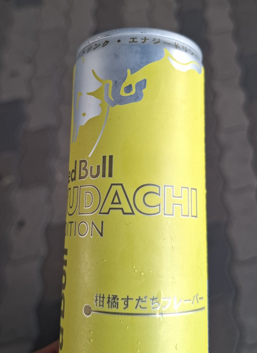 snow_flake_nog's tweet photo. 満員電車で小柄な女性がオジに押しつぶされそうになったままウトウトしてた

ああ　外はこんなにあついのに
車内はこんなにあつくるしいのに

週の真ん中は疲れもあって
すいみんぶそくなのかもですね

あの子は今日も元気かな https://t.co/XFF1E3Vu9Q