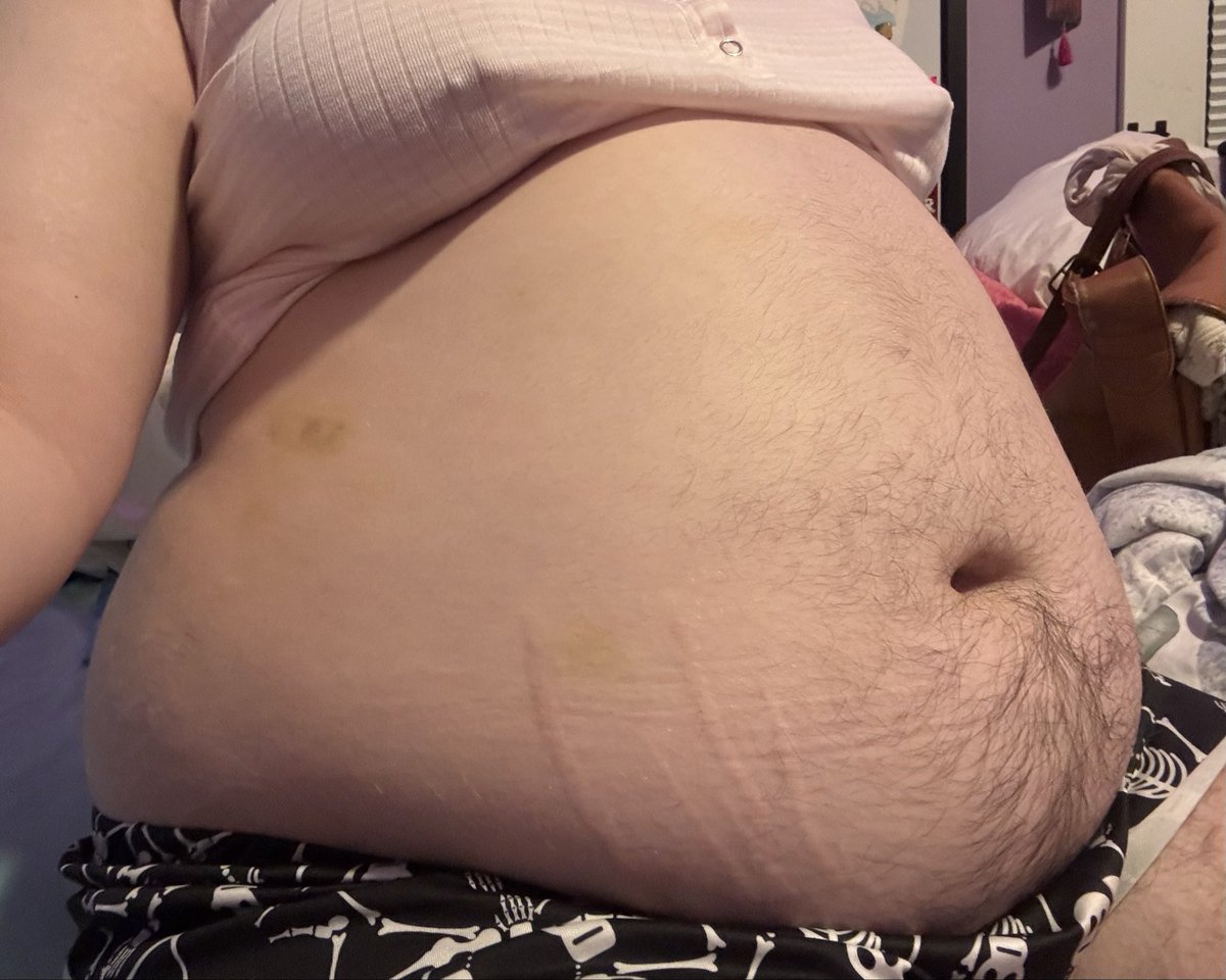 moo205069's tweet photo. oiiink happy #tummytuesday from this absolutely stuffed piggy #bellyplay #stuffedbelly #feedee #chubby #fatgirl #expansion https://t.co/3DOtSfsP9P