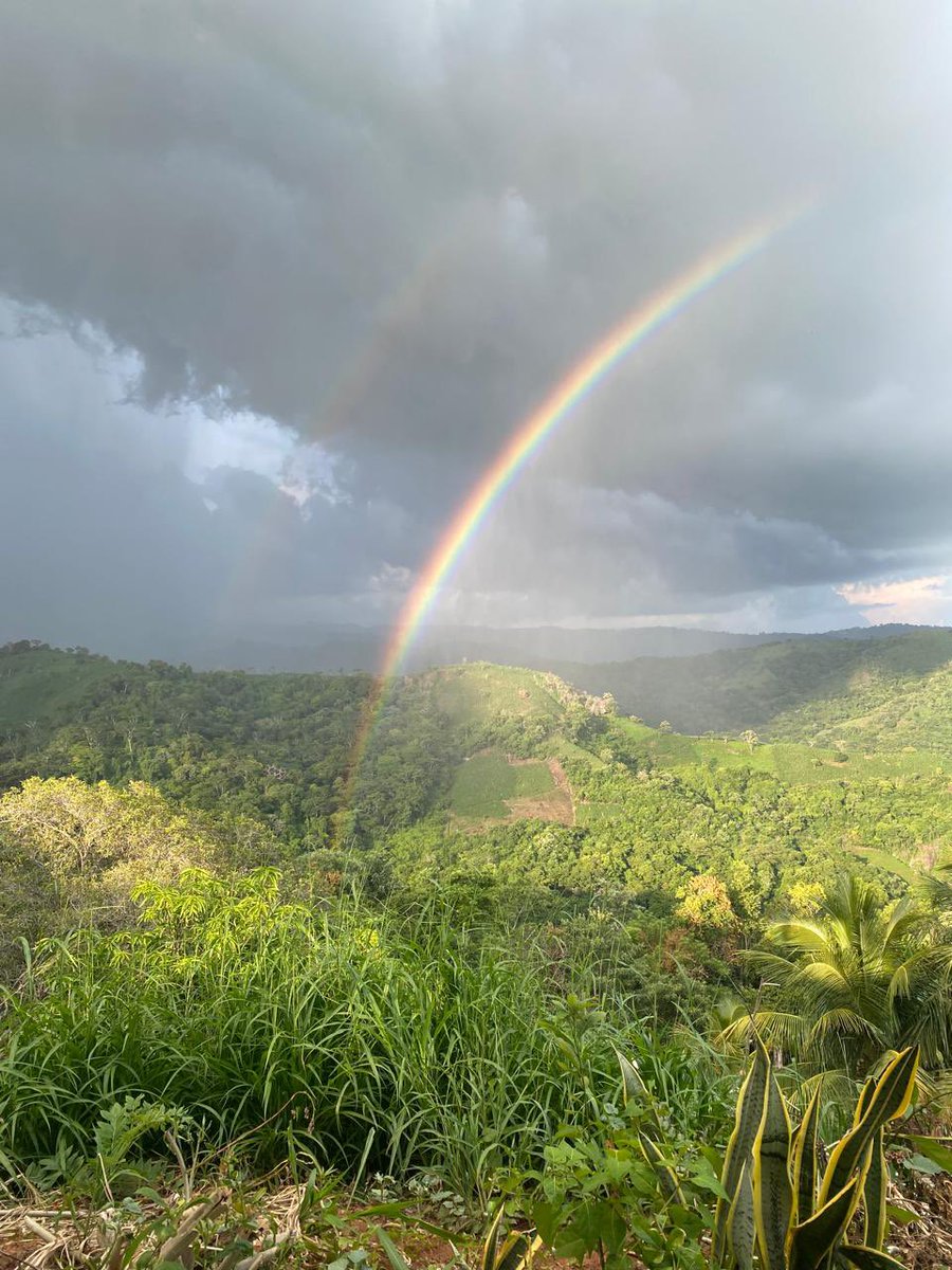 joeyjavaisgr8's tweet photo. Double rainbow over Chicuinaco valley this afternoon. Im off to go get that pot of gold 😂 https://t.co/MG7qsX26xN