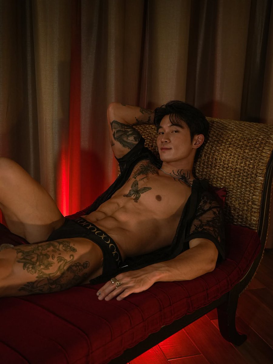 wei2b0ba's tweet photo. If Netflix and chill were a person 🫪🌹, would you come chill? https://t.co/W6MBPXWGIq